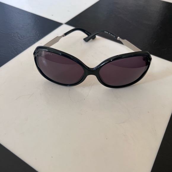 Gucci Sunglasses - Picture 4 of 5